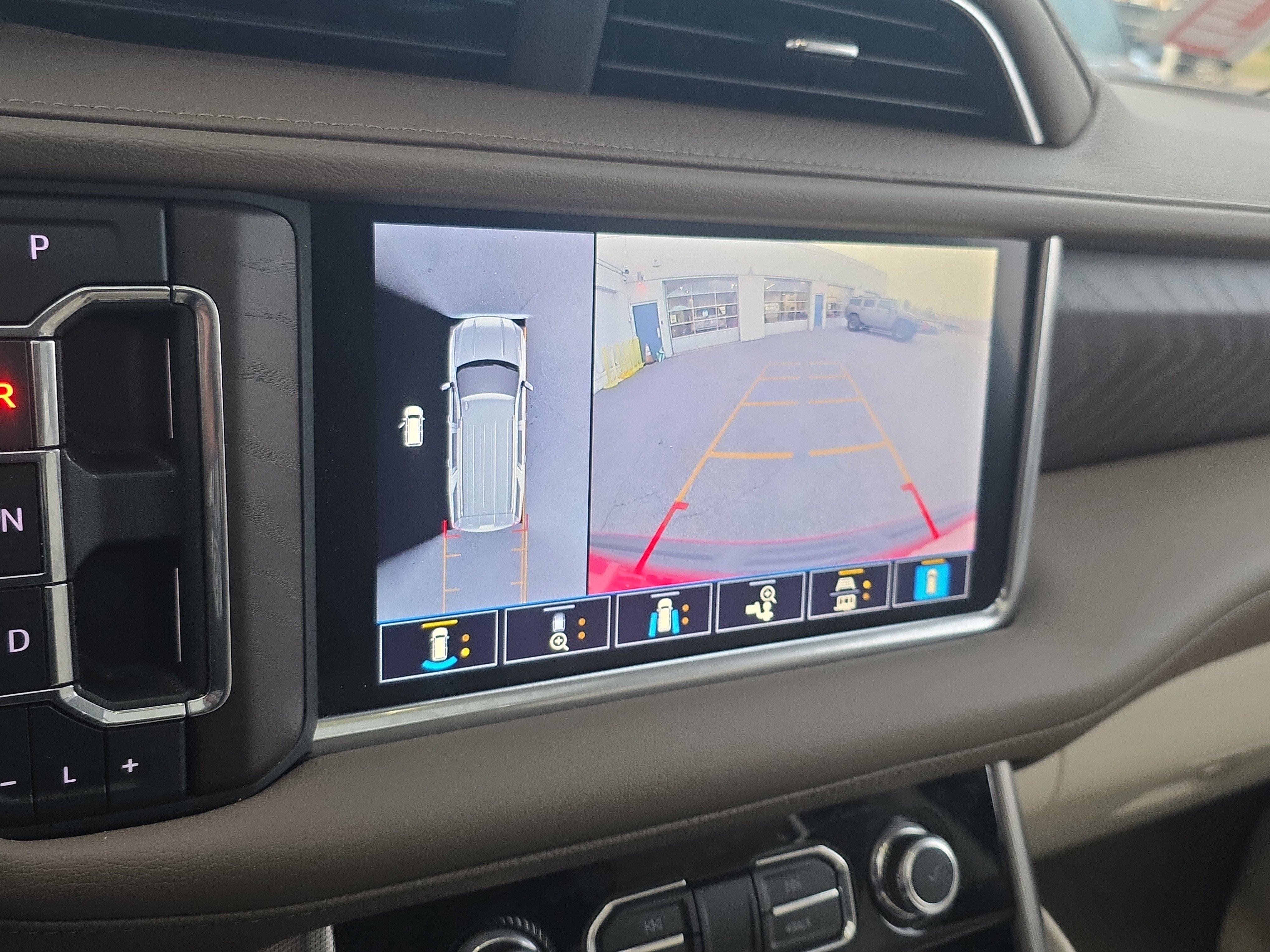 Used 2021 GMC Yukon Denali w/ Denali Ultimate Package image 30