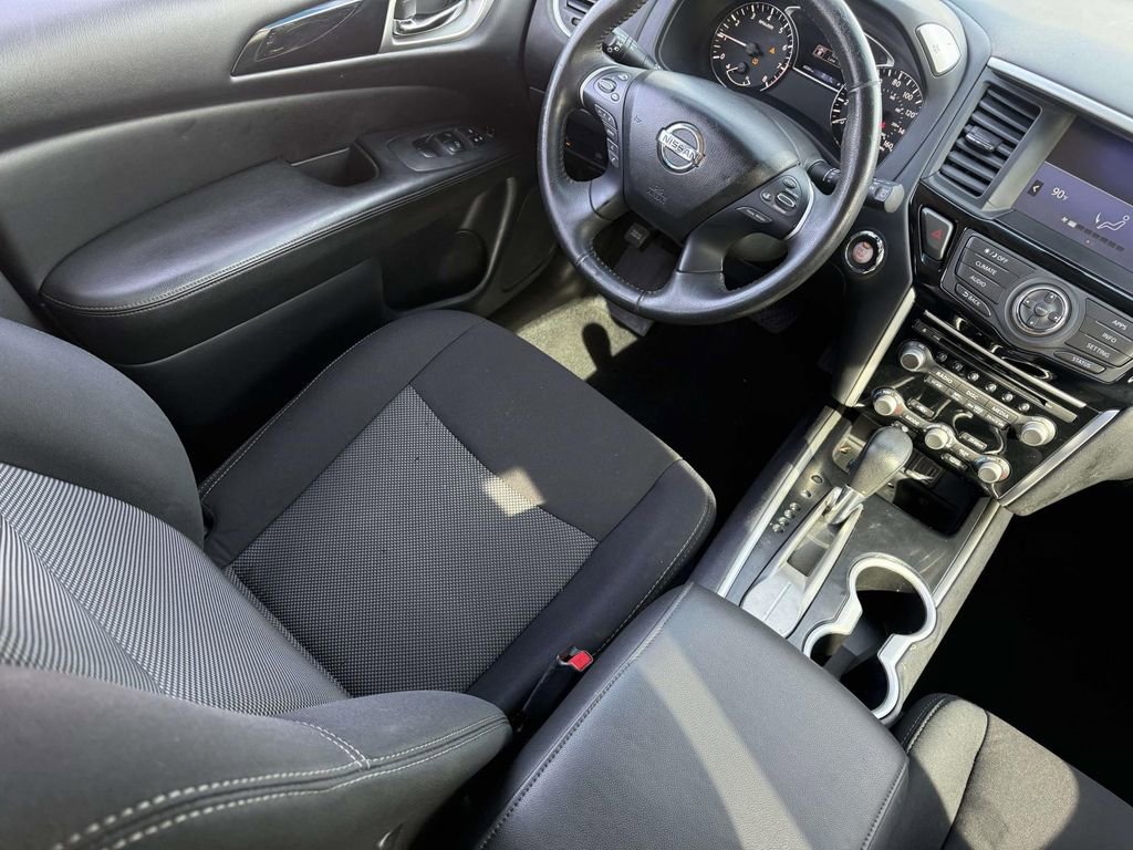 Used 2019 Nissan Pathfinder SV image 28