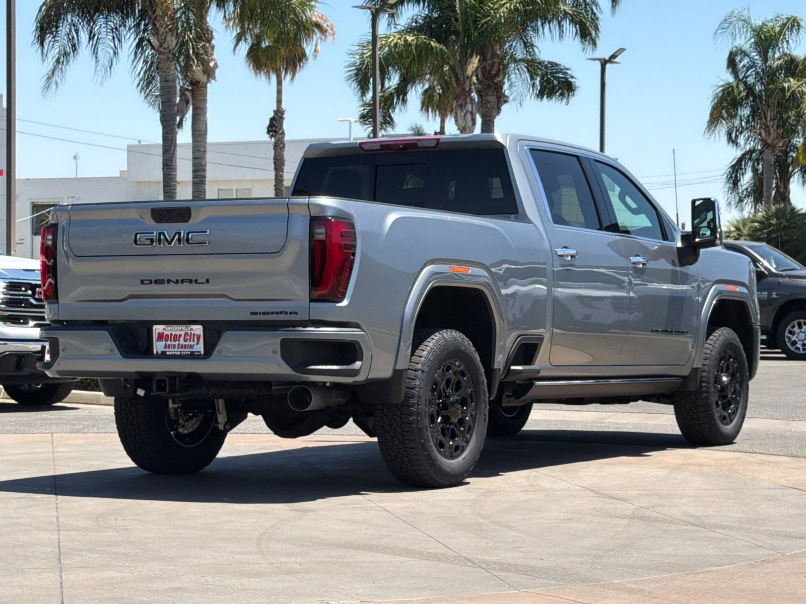 New 2026 GMC Sierra 3500 Denali Ultimate w/ LPO, Black Badging Package AWD/4WD image 4