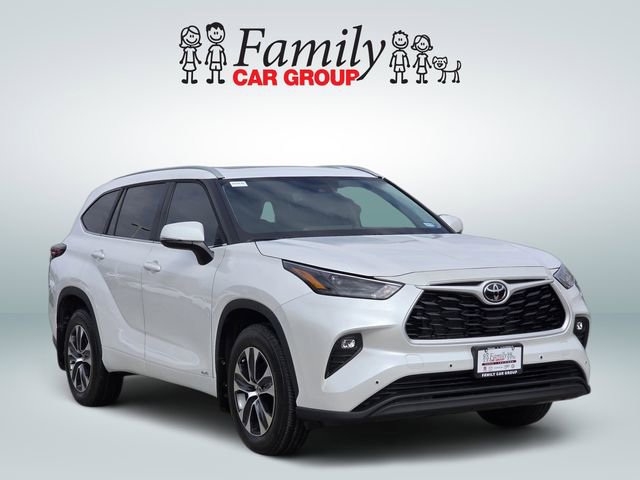Used 2026 Toyota Highlander XLE image 2