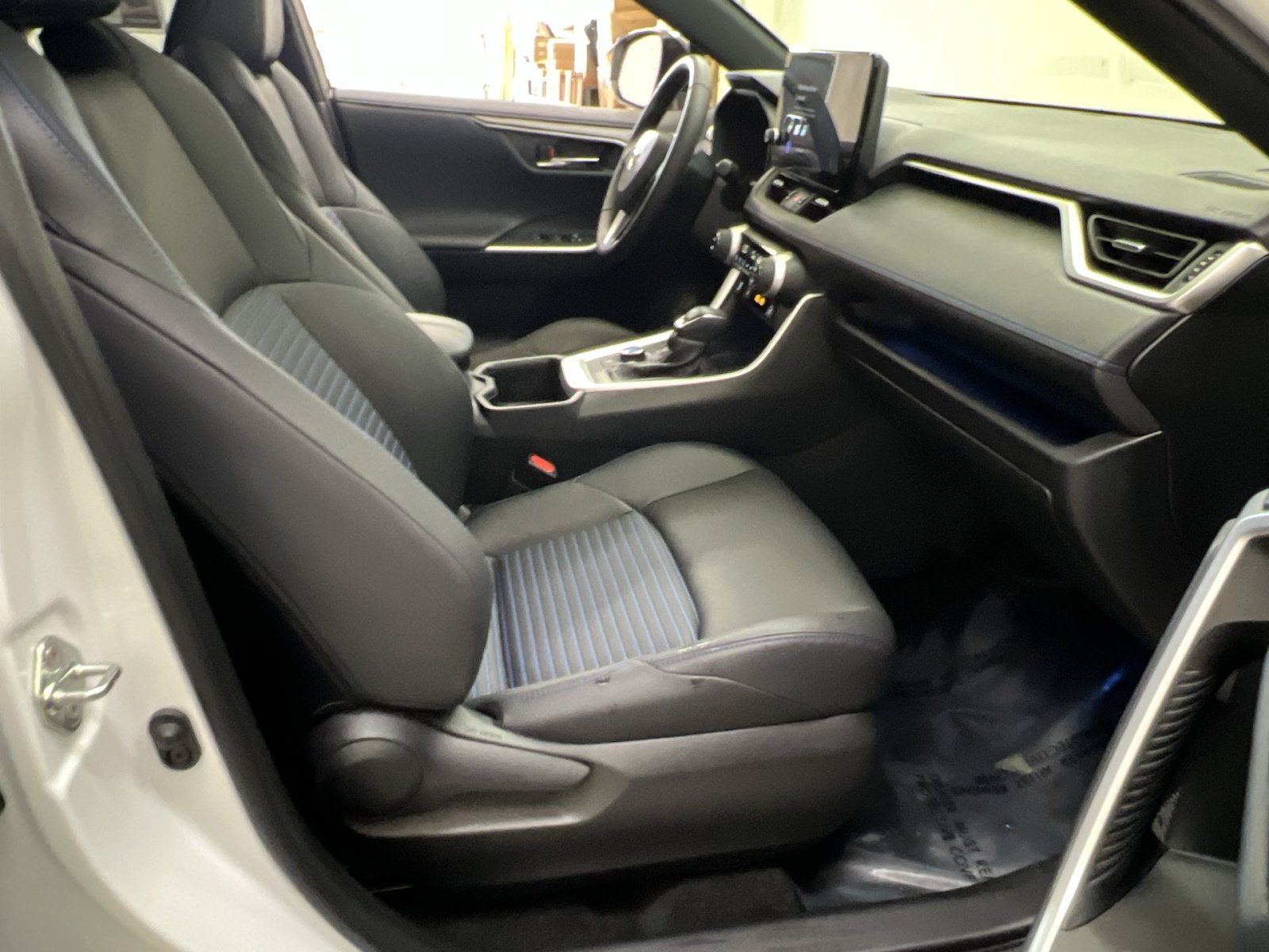 Used 2023 Toyota RAV4 XSE AWD/4WD image 26