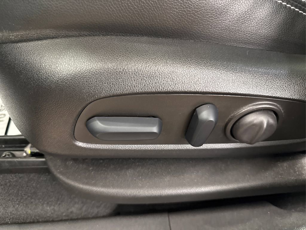 Used 2022 GMC Terrain SLT image 41