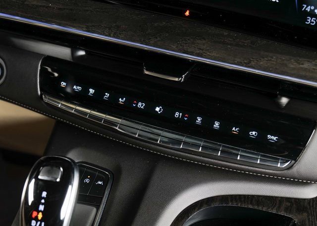 Used 2024 Cadillac Escalade Premium Luxury image 13