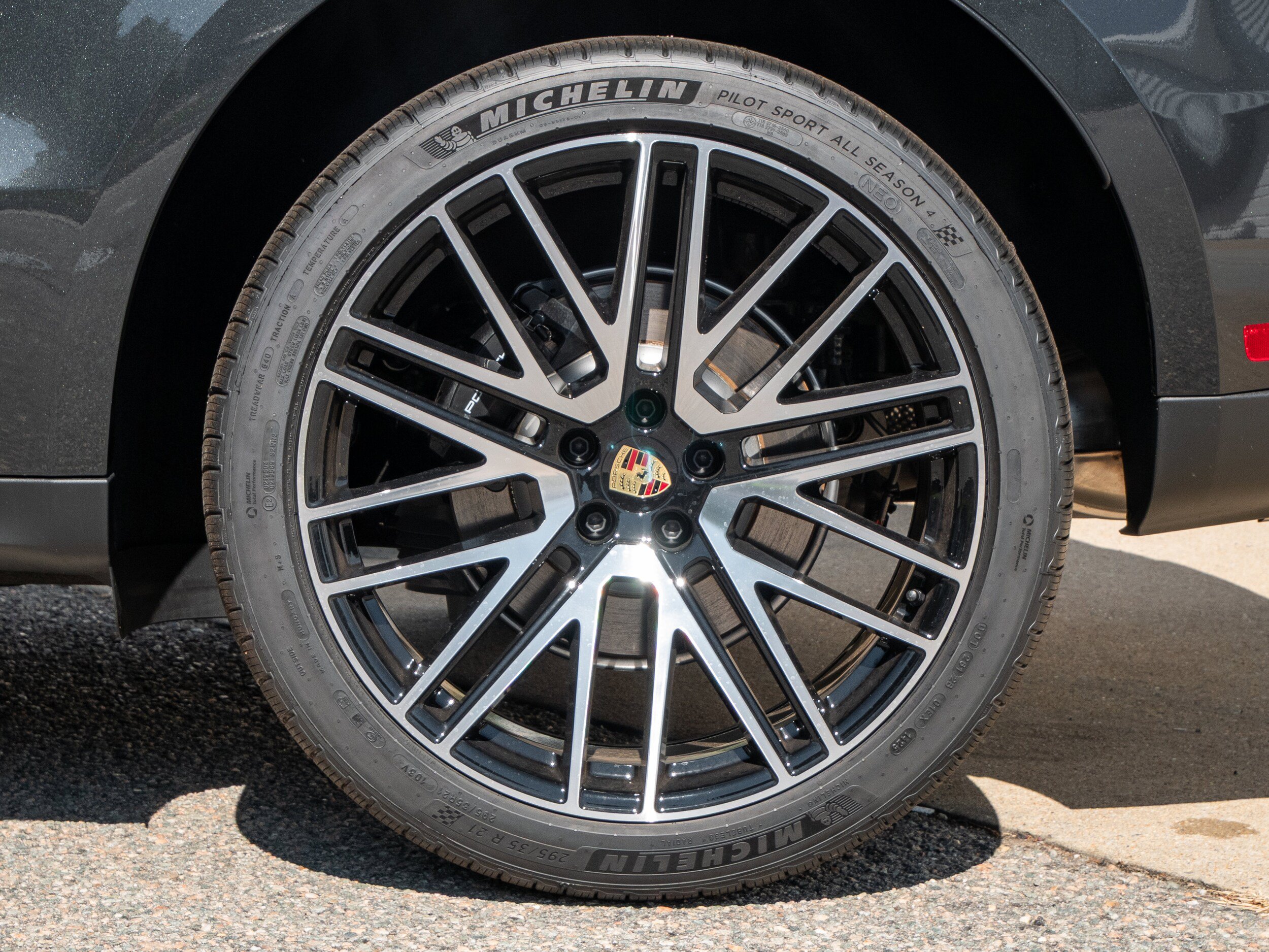 Certified 2026 Porsche Macan AWD/4WD image 17