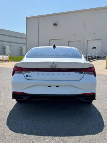 Used 2022 Hyundai Elantra SEL FWD image 5
