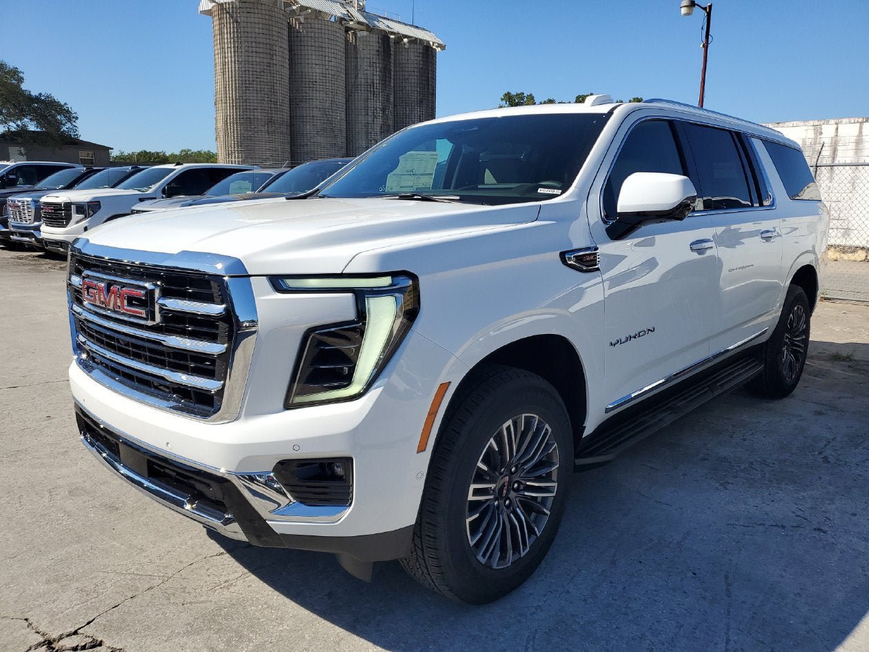 New 2027 GMC Yukon XL Elevation w/ Elevation Preferred Package RWD image 3