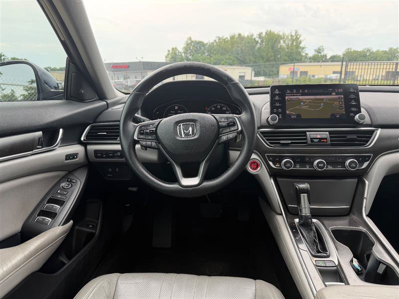 Used 2018 Honda Accord Touring image 18