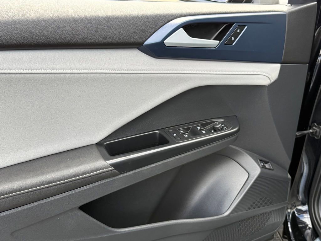 Used 2024 Volkswagen Taos SE image 11