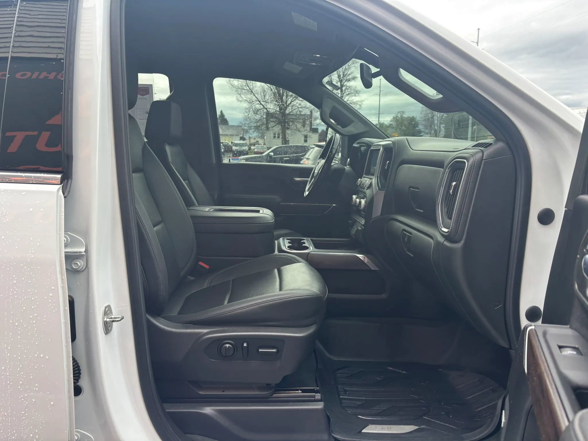 Used 2021 GMC Sierra 2500 SLT w/ SLT Preferred Package AWD/4WD image 16
