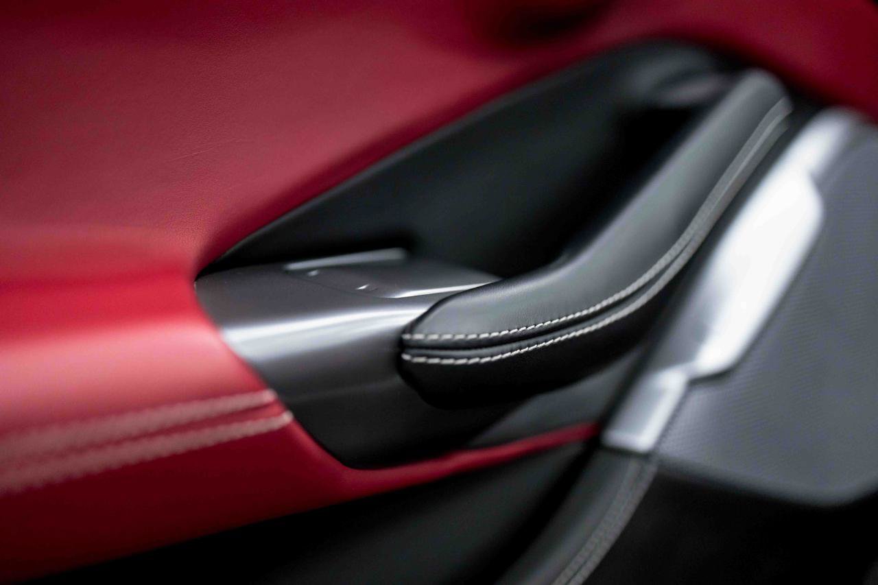 Used 2020 Ferrari Portofino RWD image 54