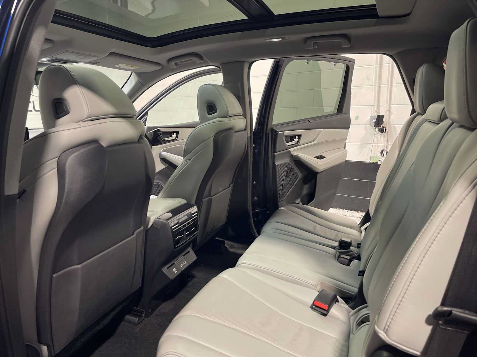 Certified 2024 Acura MDX SH-AWD w/ Technology Package image 12