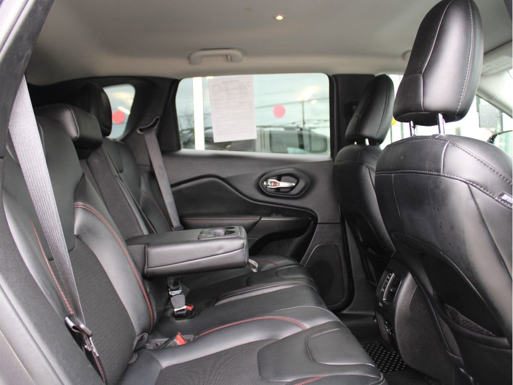 Used 2021 Jeep Cherokee Trailhawk image 27