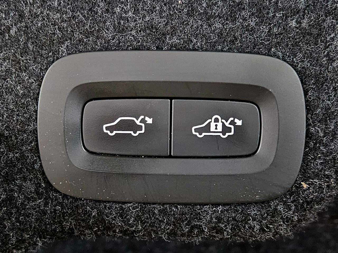 Used 2017 Volvo S90 T6 Momentum w/ Climate Package image 35