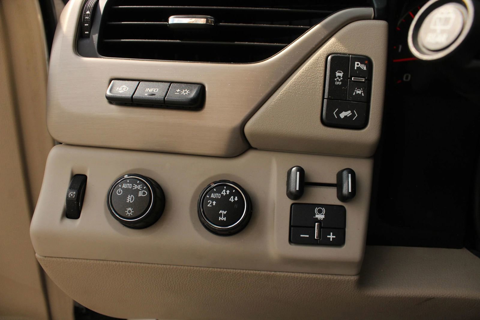 Used 2016 GMC Yukon Denali w/ Open Road Package AWD/4WD image 28