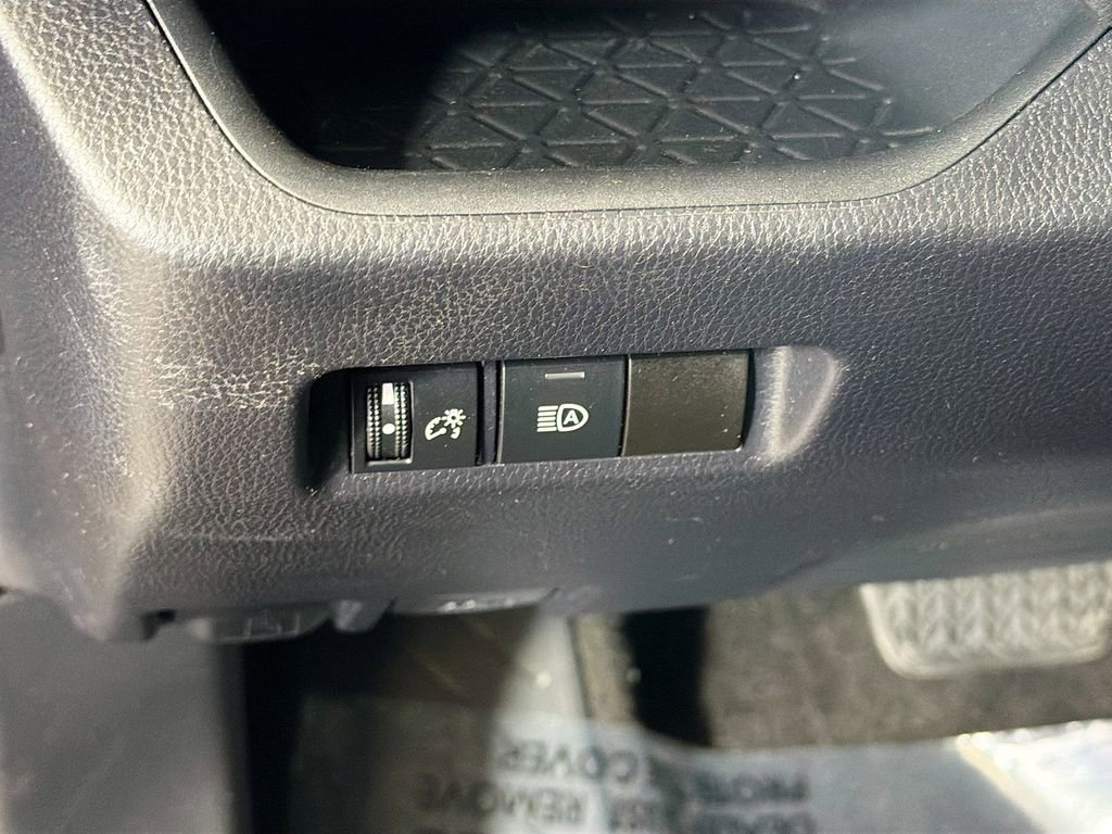 Used 2019 Toyota RAV4 LE image 10