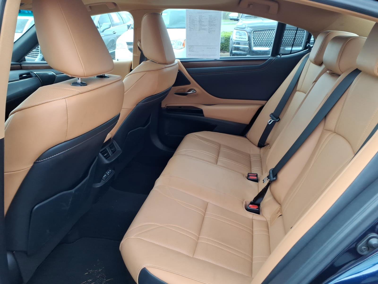 Used 2024 Lexus ES 300h Ultra Luxury w/ Accessory Package (Z2) image 27