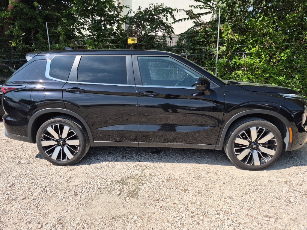 Used 2025 Mitsubishi Outlander SE AWD/4WD image 5
