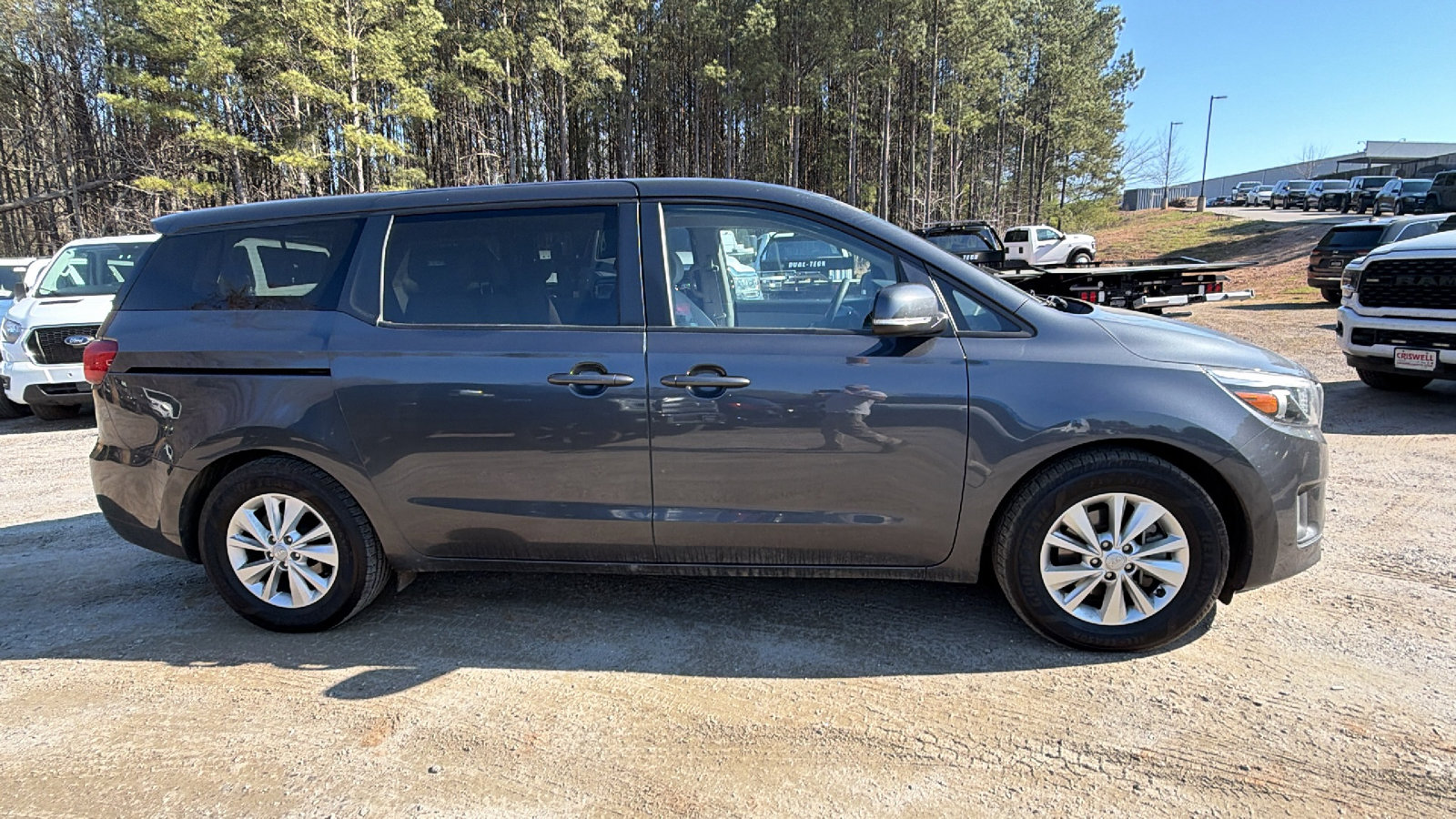 Used 2017 Kia Sedona LX image 7