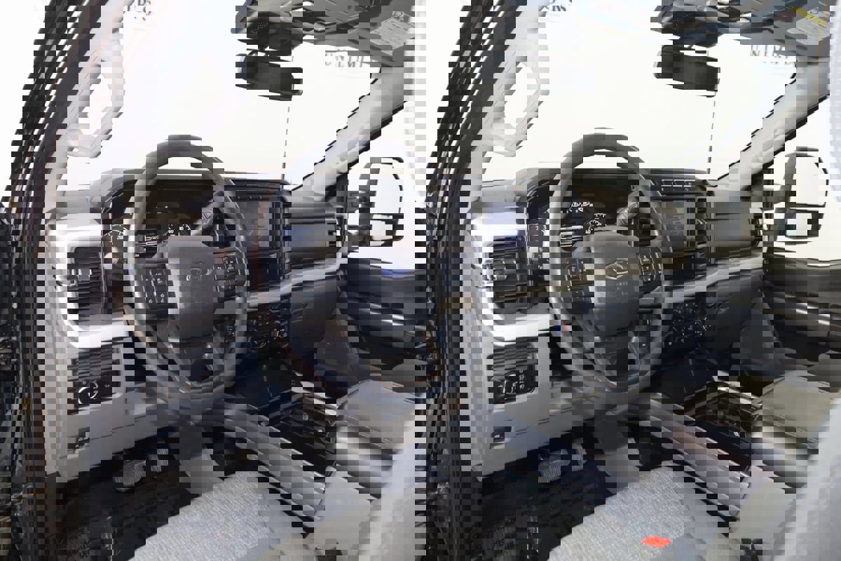 Used 2023 Ford F450 XLT w/ FX4 Off-Road Package image 25