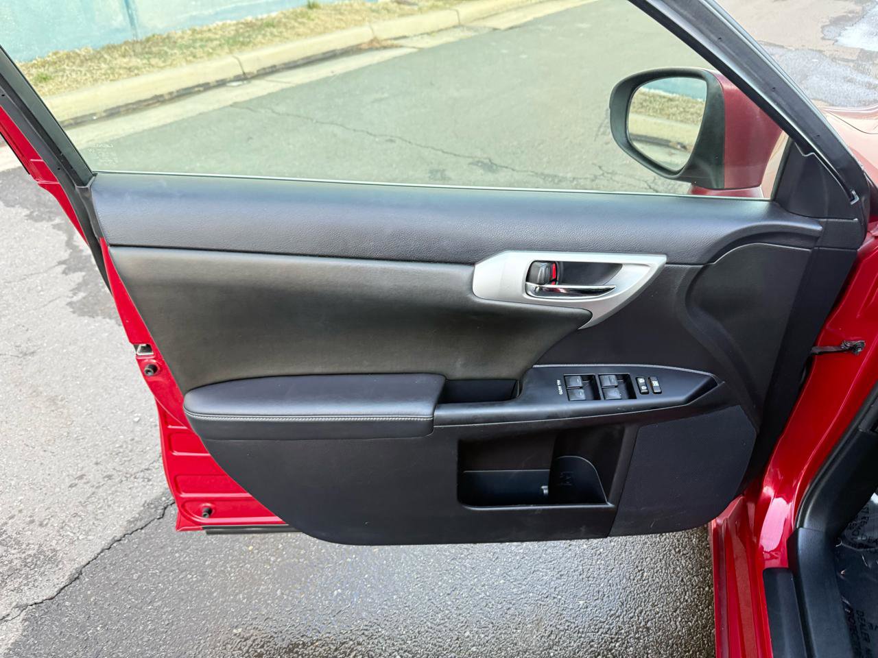 Used 2013 Lexus CT 200h w/ Premium Pkg w/Navigation image 16