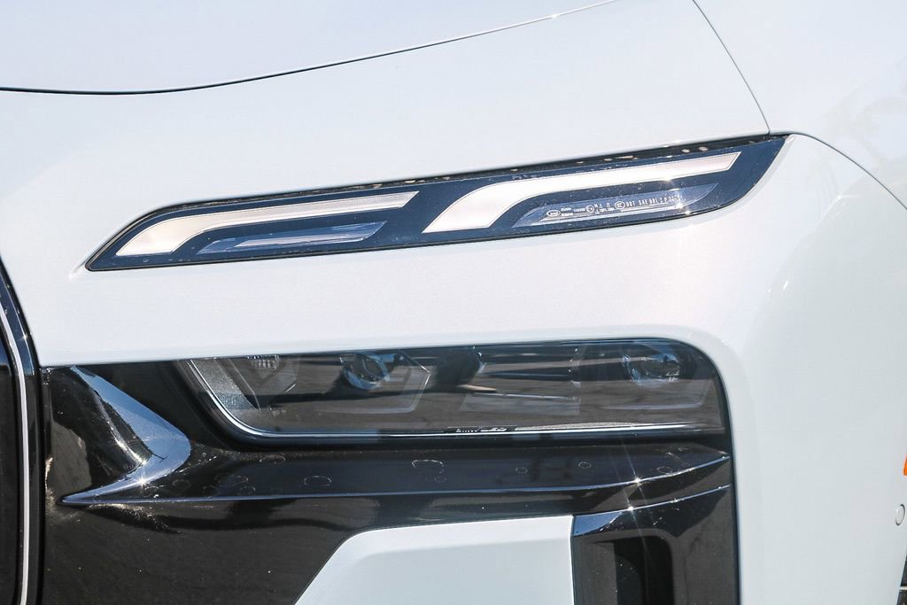 Used 2025 BMW 760i xDrive image 4