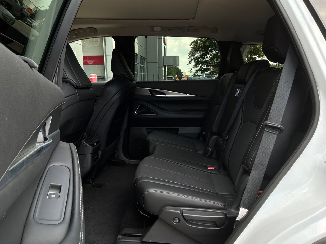 Used 2026 INFINITI QX60 Luxe FWD image 11