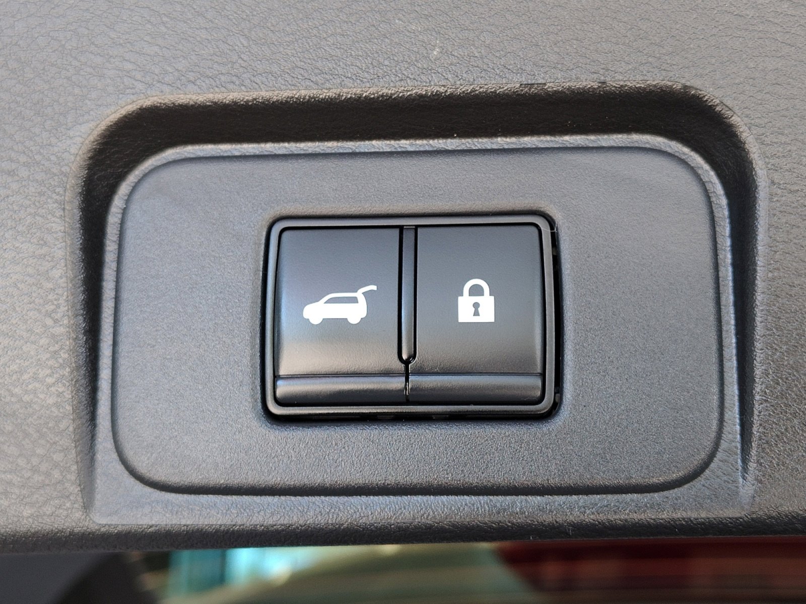 Certified 2024 Nissan Rogue SV image 30