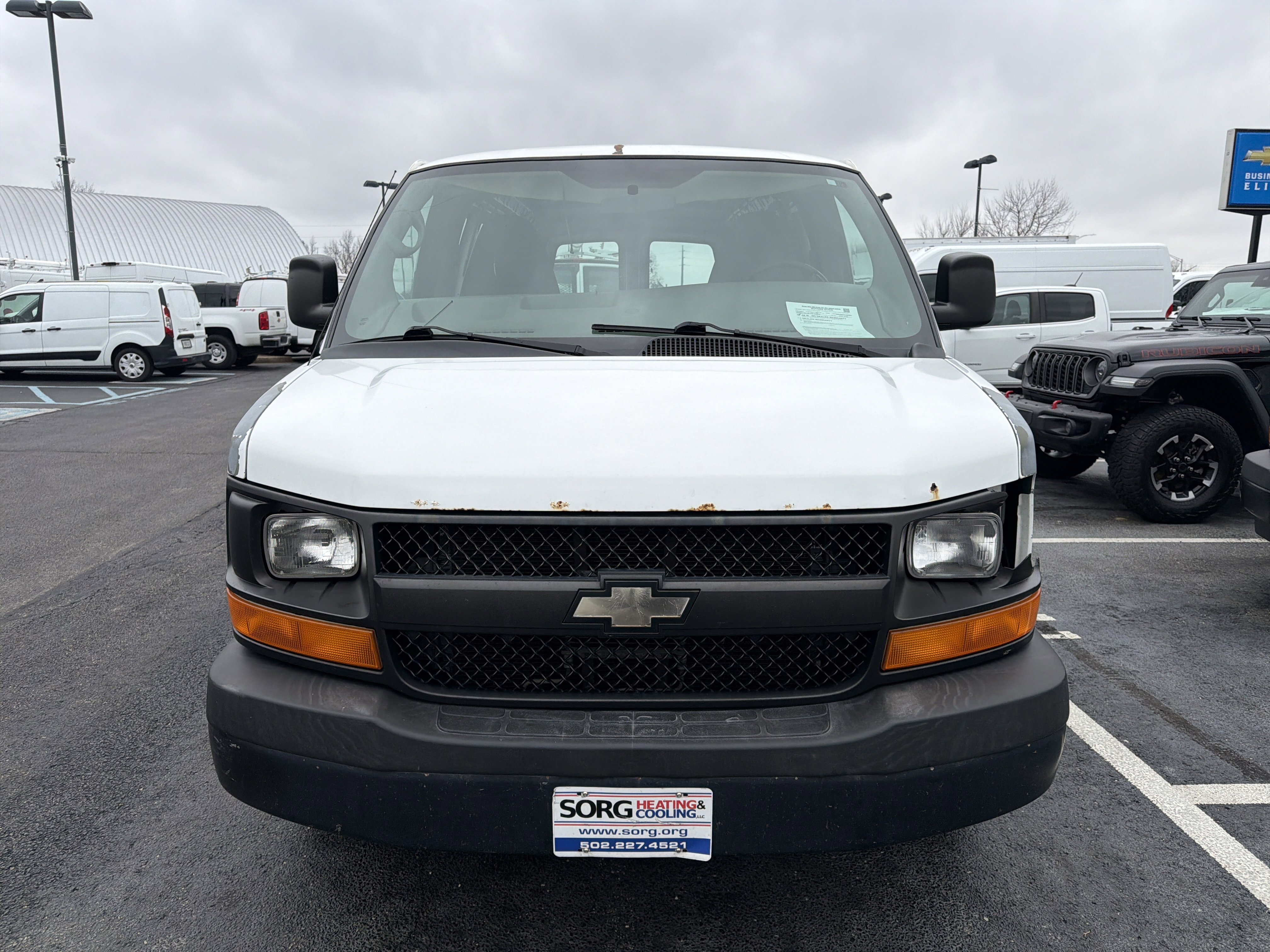 Used 2010 Chevrolet Express 2500 image 3