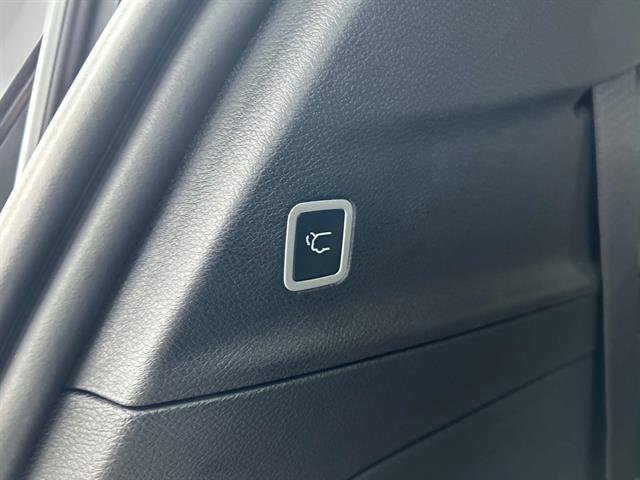 Used 2026 Chrysler Pacifica Select image 15