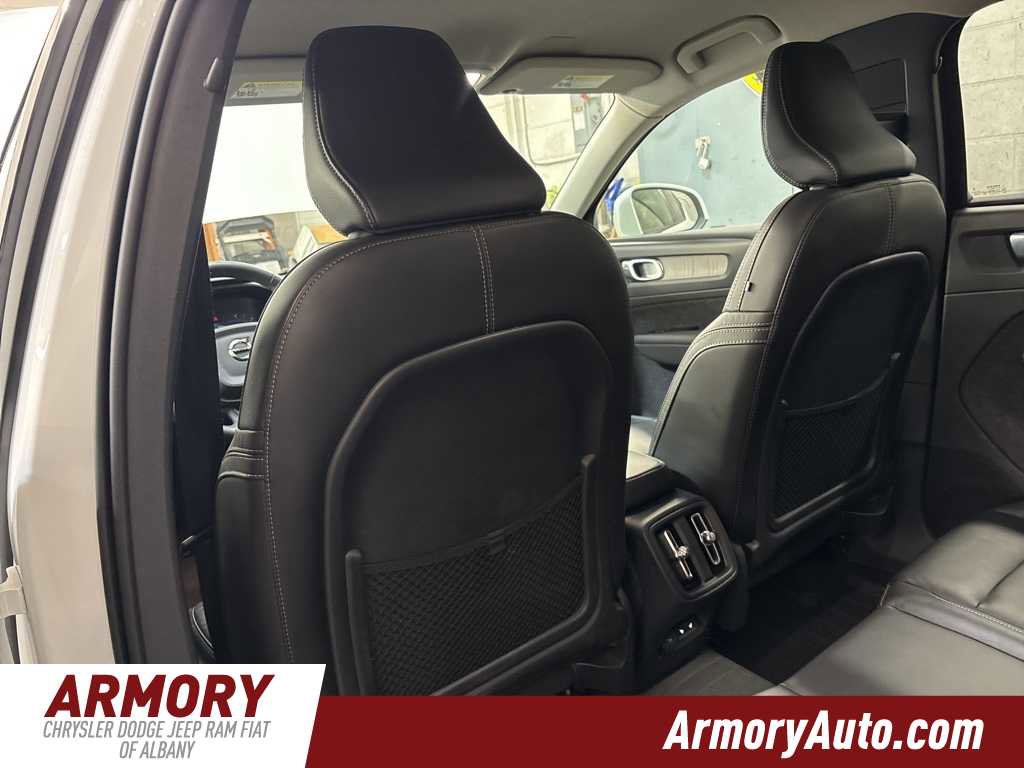 Used 2023 Volvo XC40 B5 Core w/ Convenience Package image 25