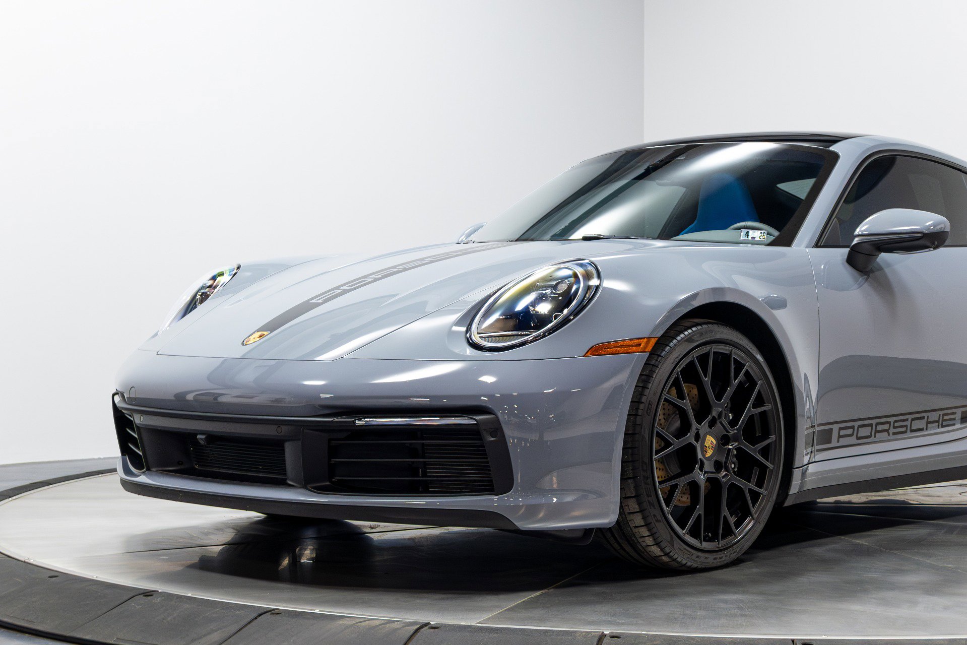 Used 2024 Porsche 911 Carrera image 4