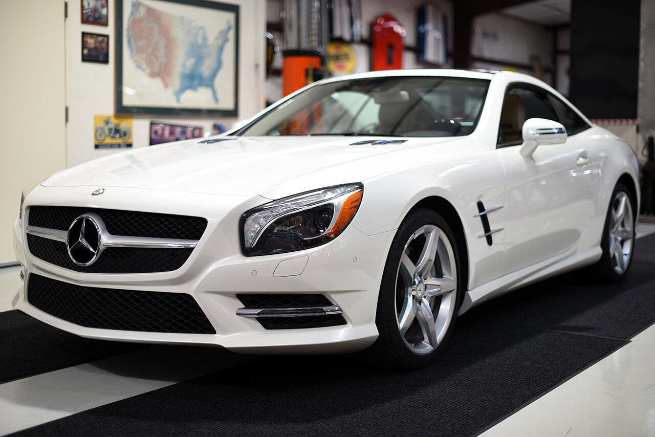 Used 2014 Mercedes-Benz SL 550 image 2