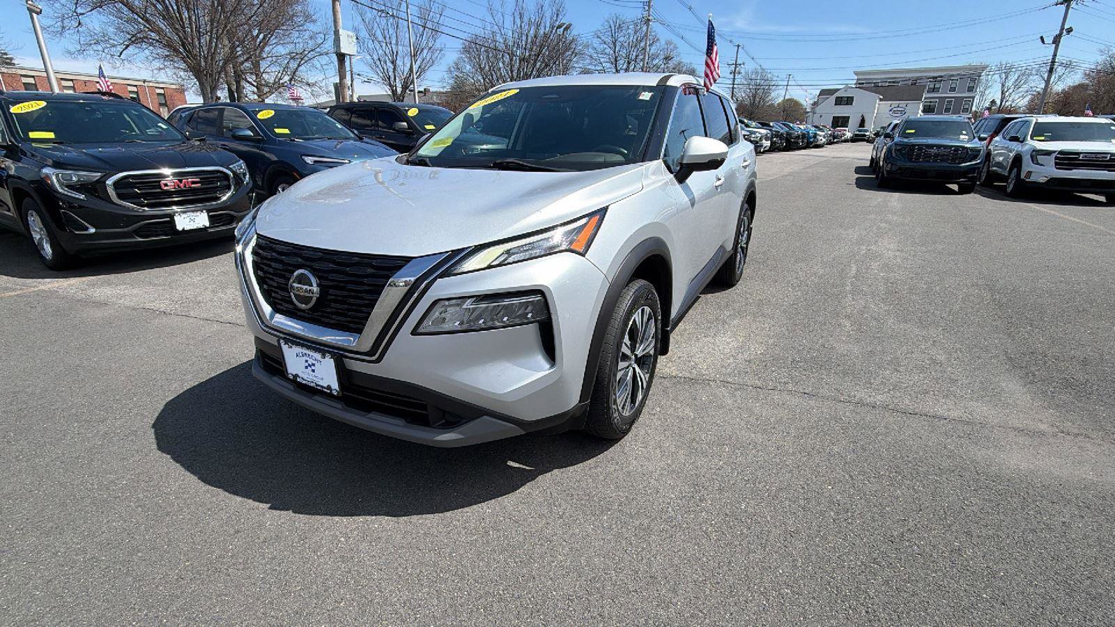 Used 2021 Nissan Rogue SV AWD/4WD image 3