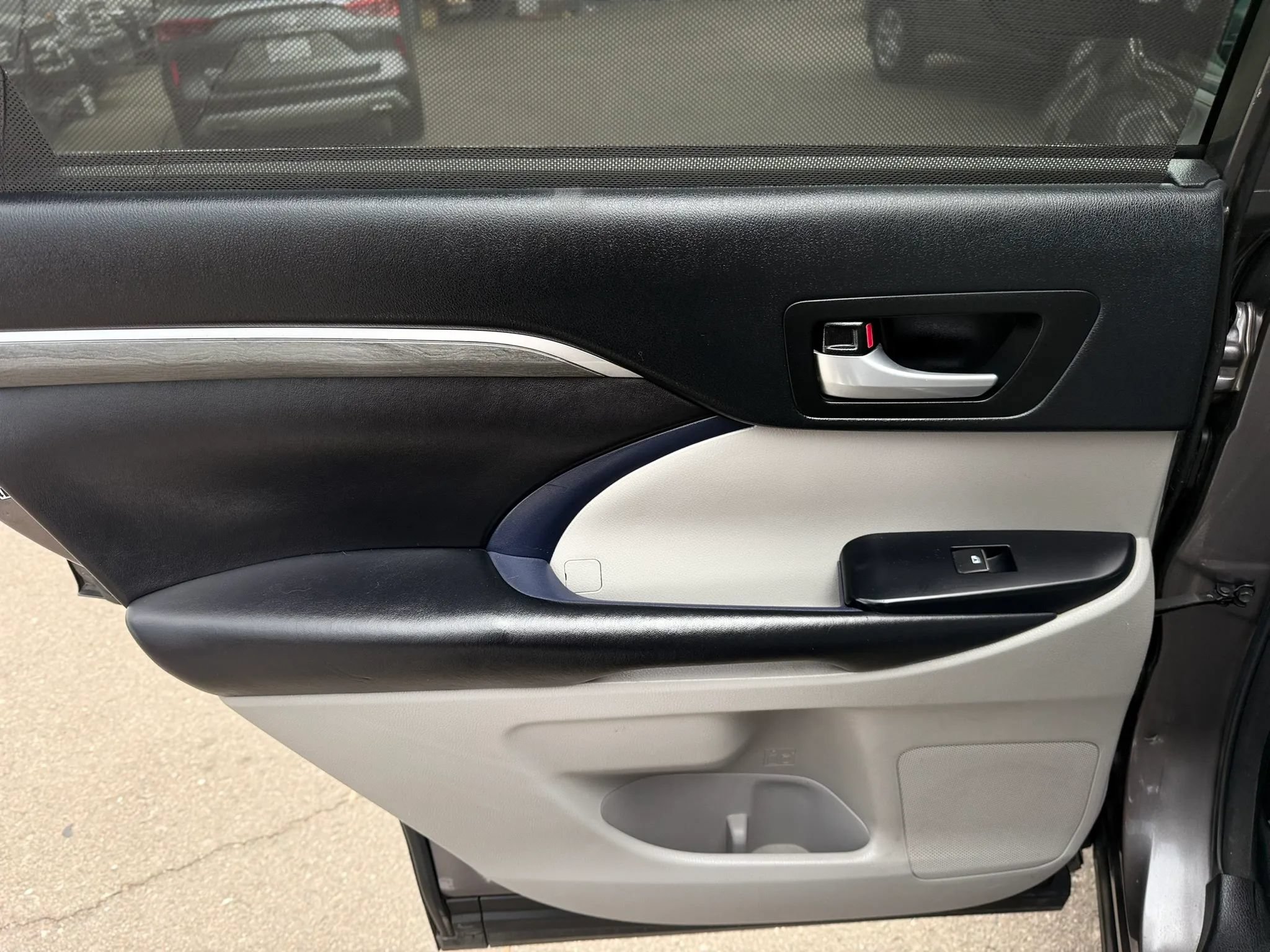 Used 2018 Toyota Highlander Limited w/ Carpet Mat Package (TMS) AWD/4WD image 18