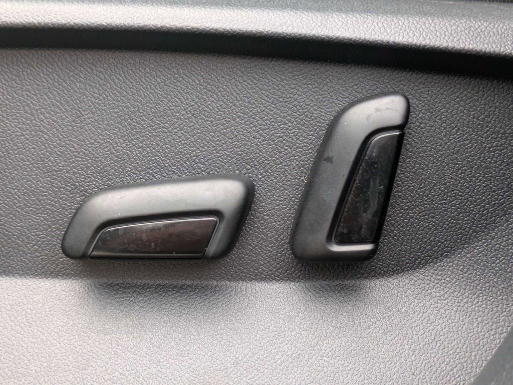 Certified 2025 Volkswagen Taos SE w/ Panoramic Sunroof Package image 24