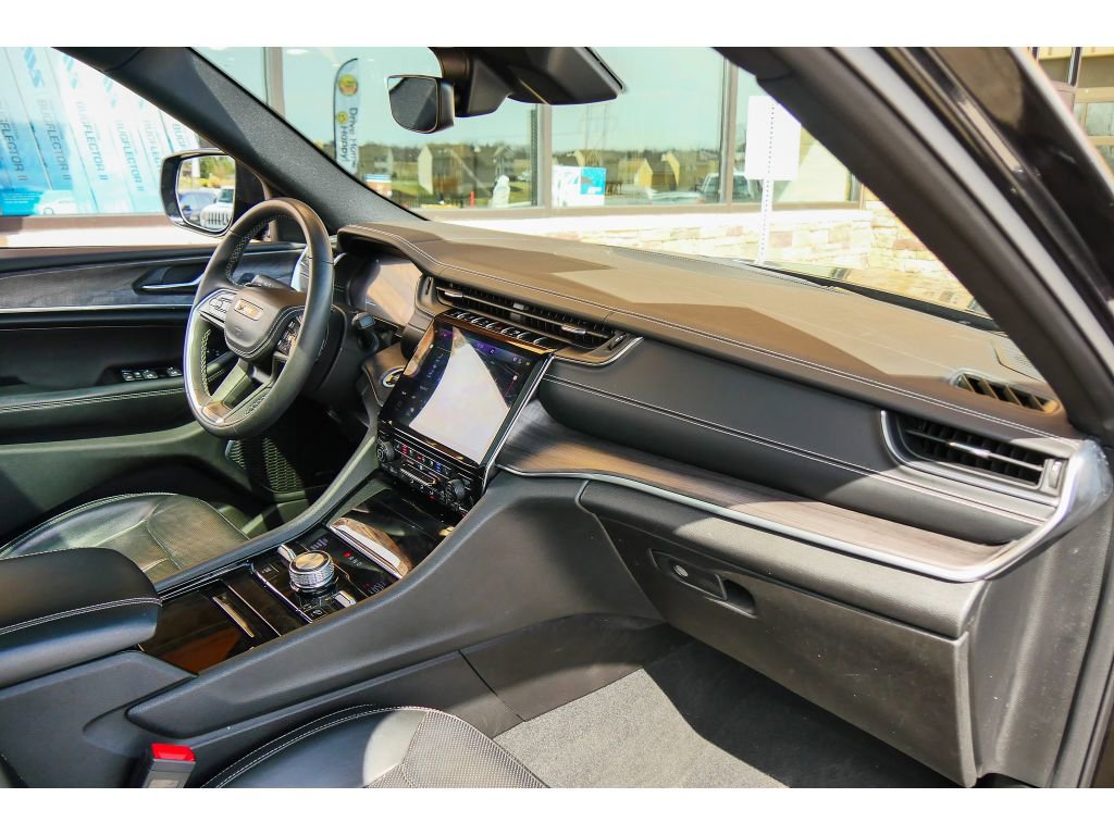 Used 2023 Jeep Grand Cherokee L Overland AWD/4WD image 14