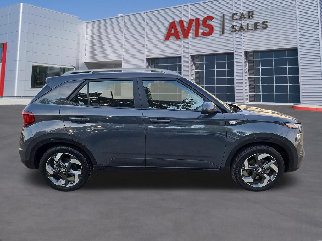 Used 2025 Hyundai Venue SEL FWD image 5