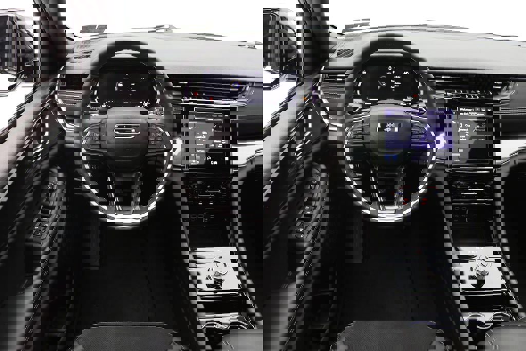 Used 2023 Jeep Grand Cherokee Altitude AWD/4WD image 12