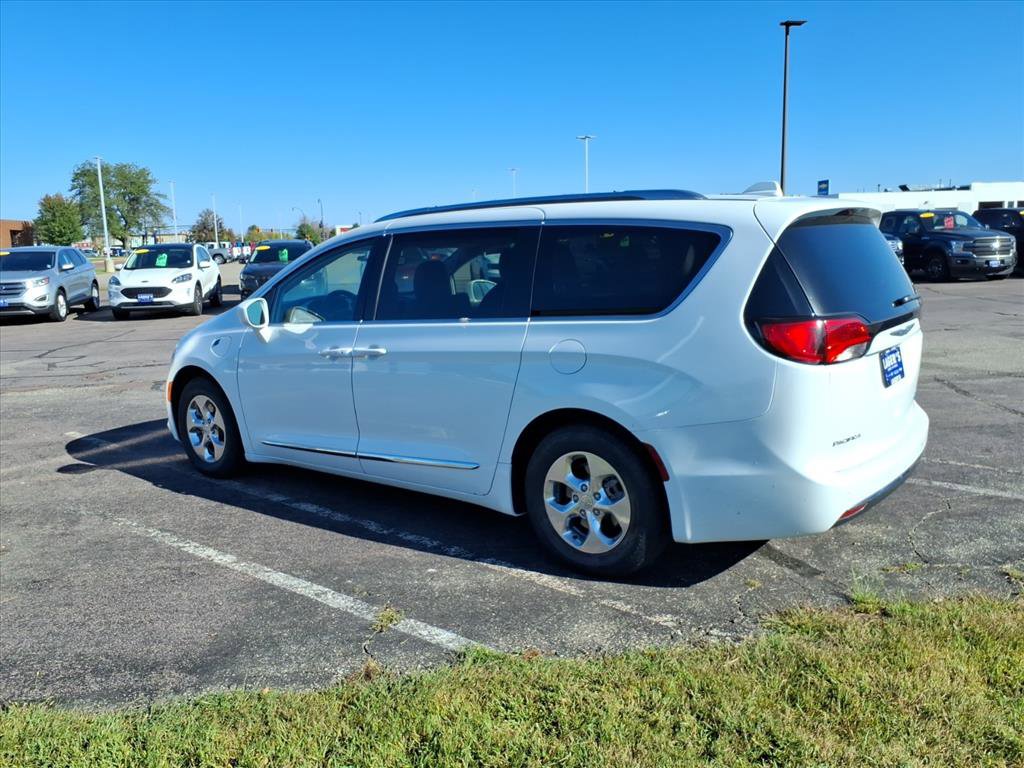 Used 2018 Chrysler Pacifica Touring-L image 5