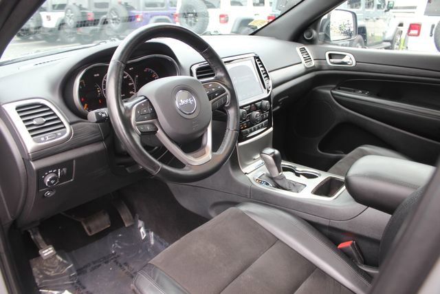 Used 2020 Jeep Grand Cherokee Altitude AWD/4WD image 3