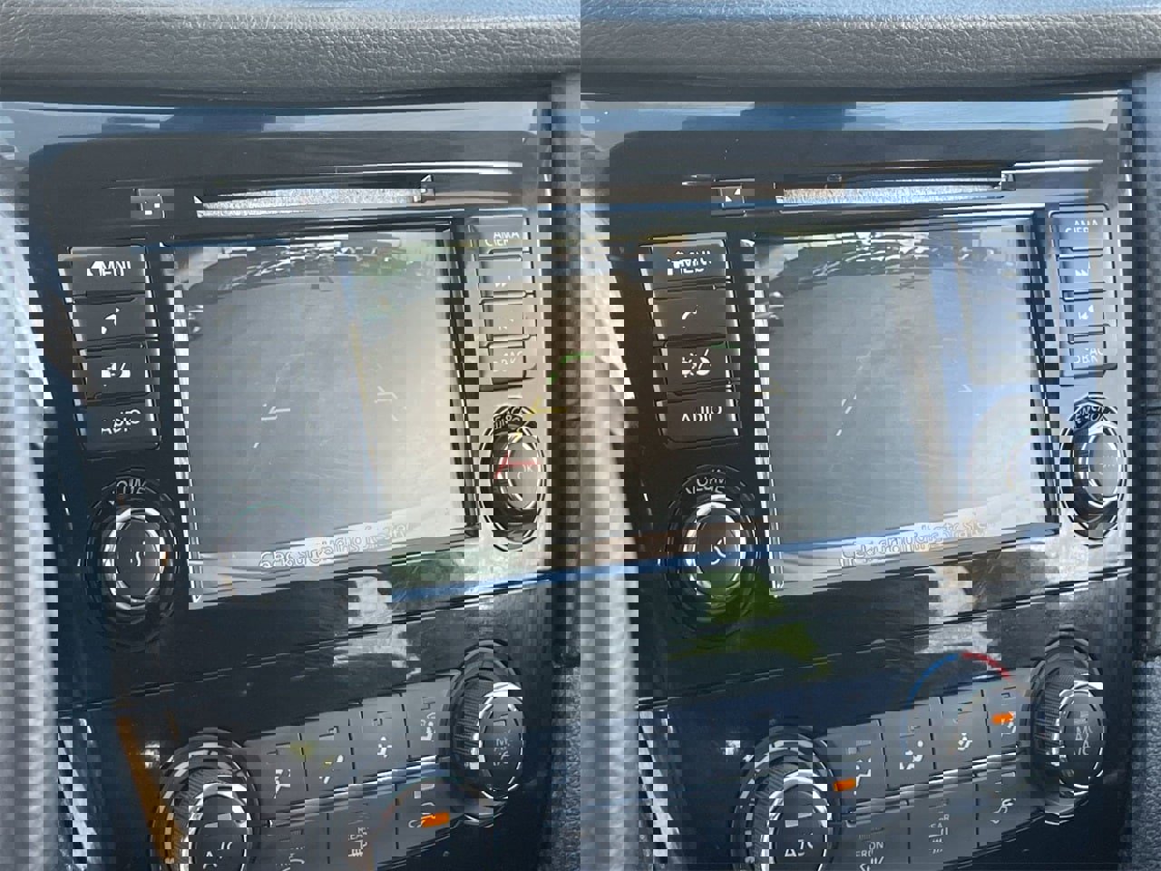 Used 2020 Nissan Rogue S image 25