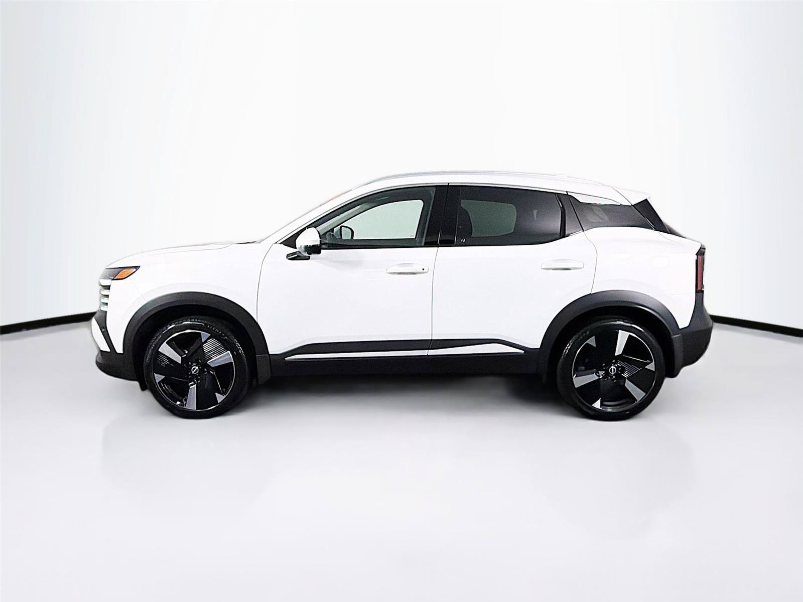 Used 2025 Nissan Kicks SR w/ SR Premium Package AWD/4WD image 8