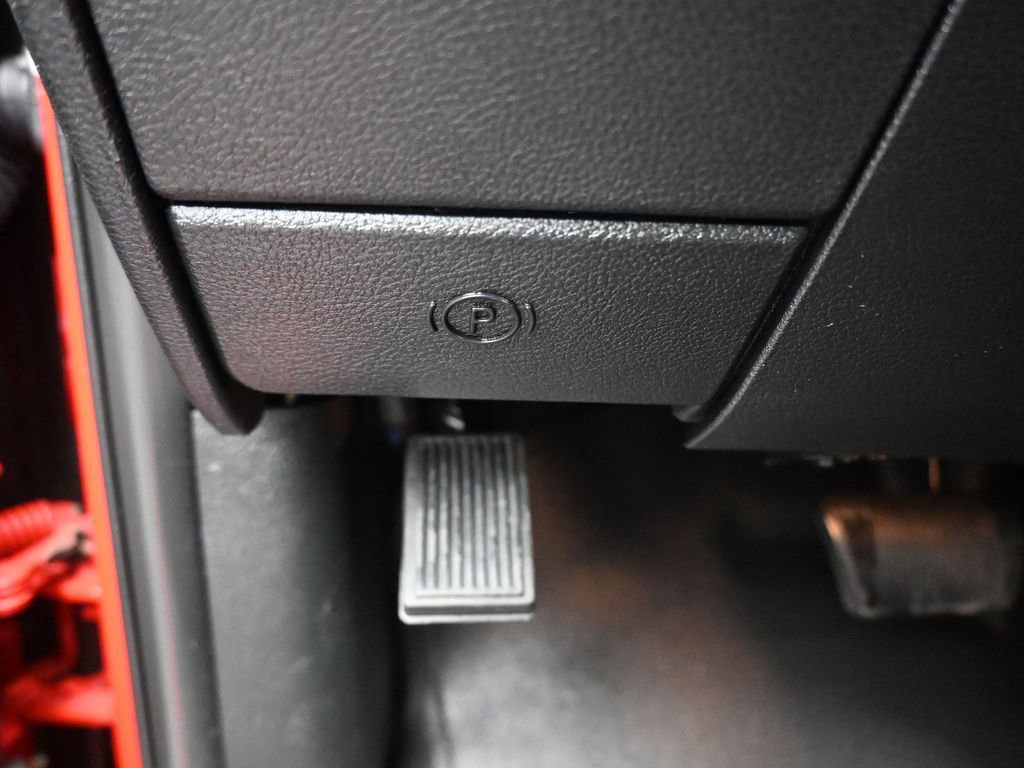 Used 2018 RAM 1500 Classic SLT AWD/4WD image 25