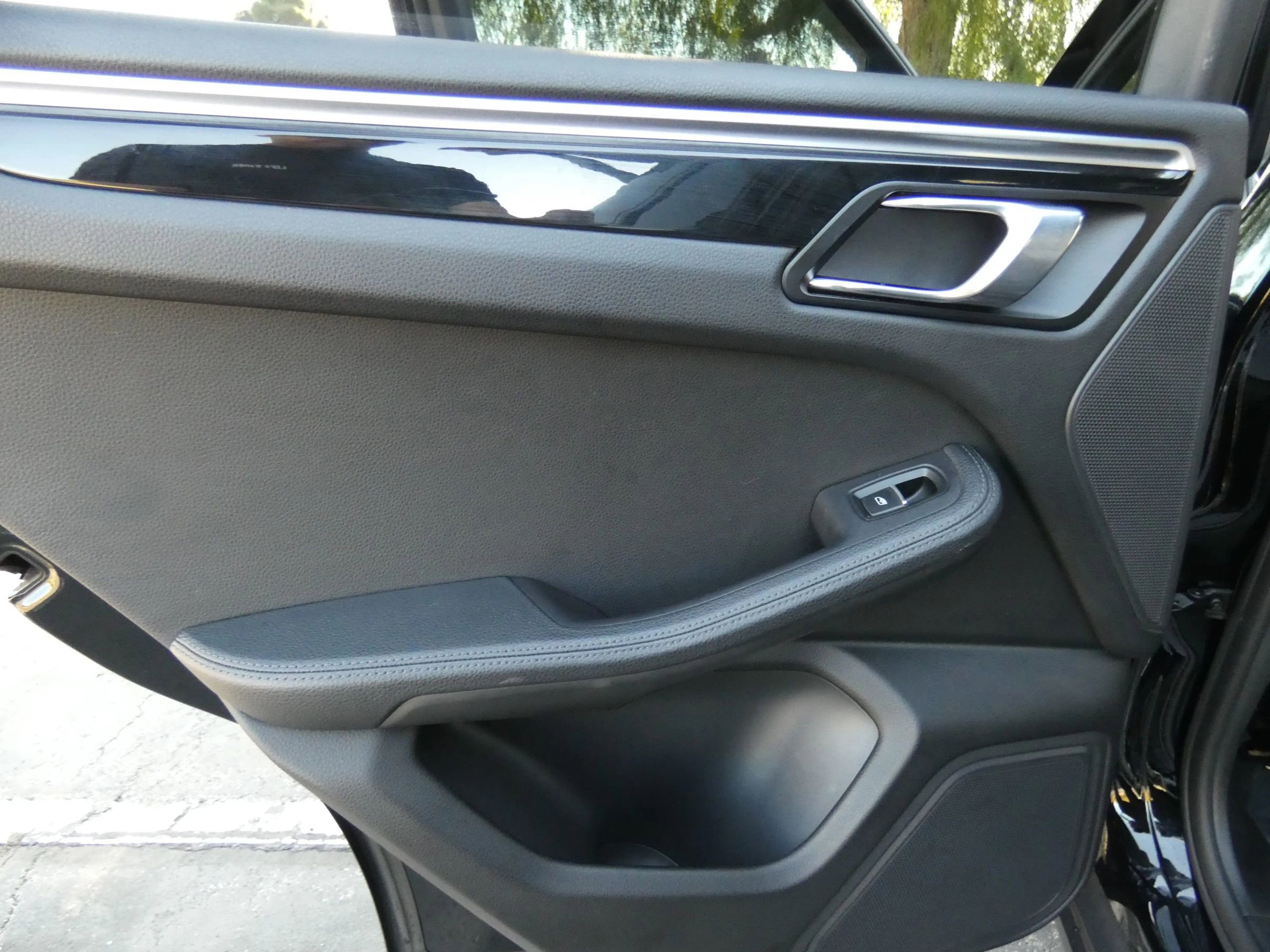 Used 2018 Porsche Macan Sport Edition image 45