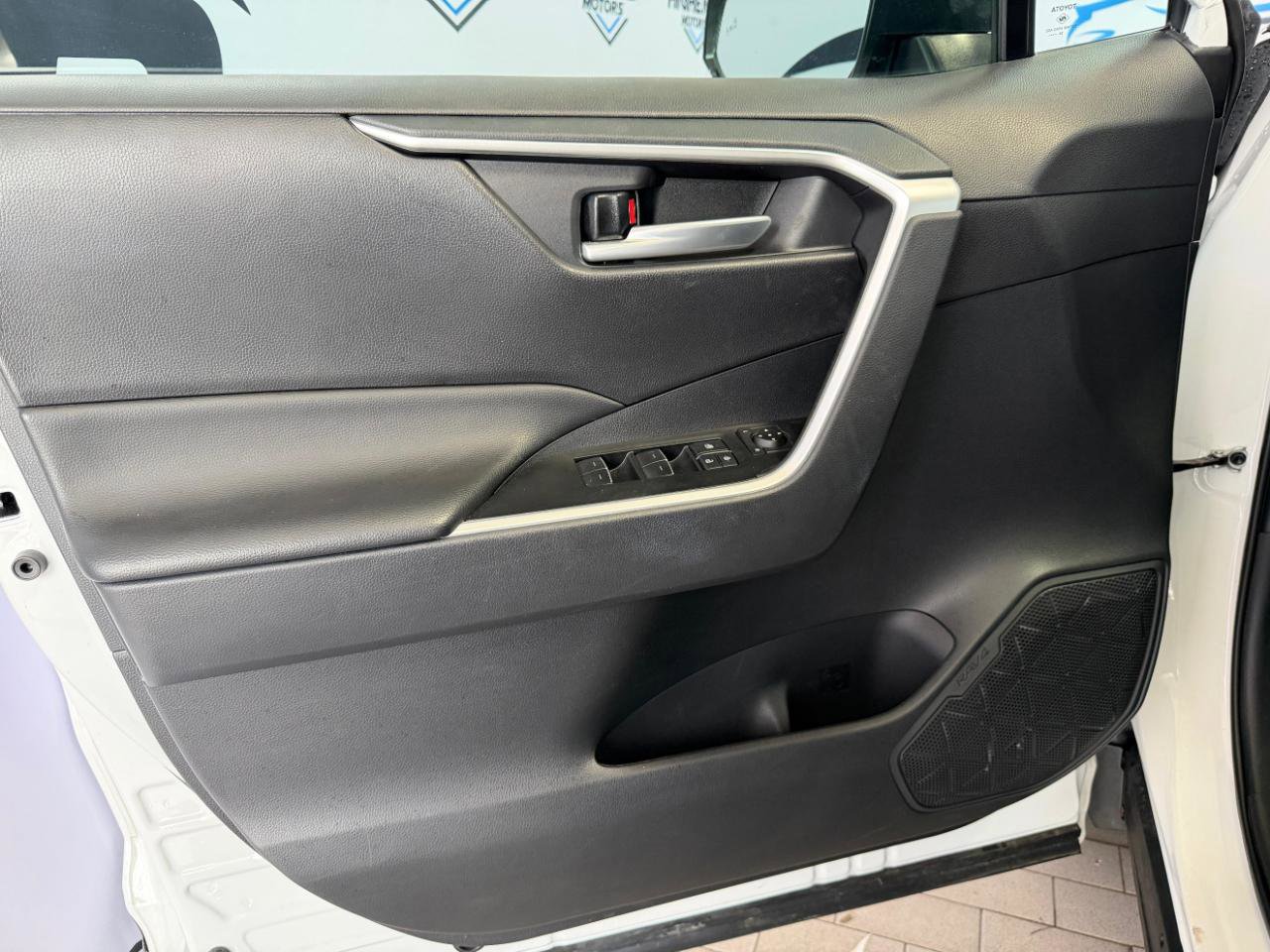 Used 2025 Toyota RAV4 XLE image 11