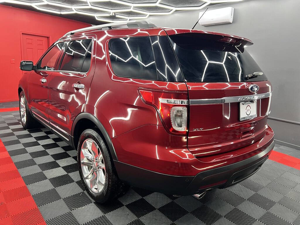 Used 2015 Ford Explorer XLT w/ Equipment Group 202A image 6