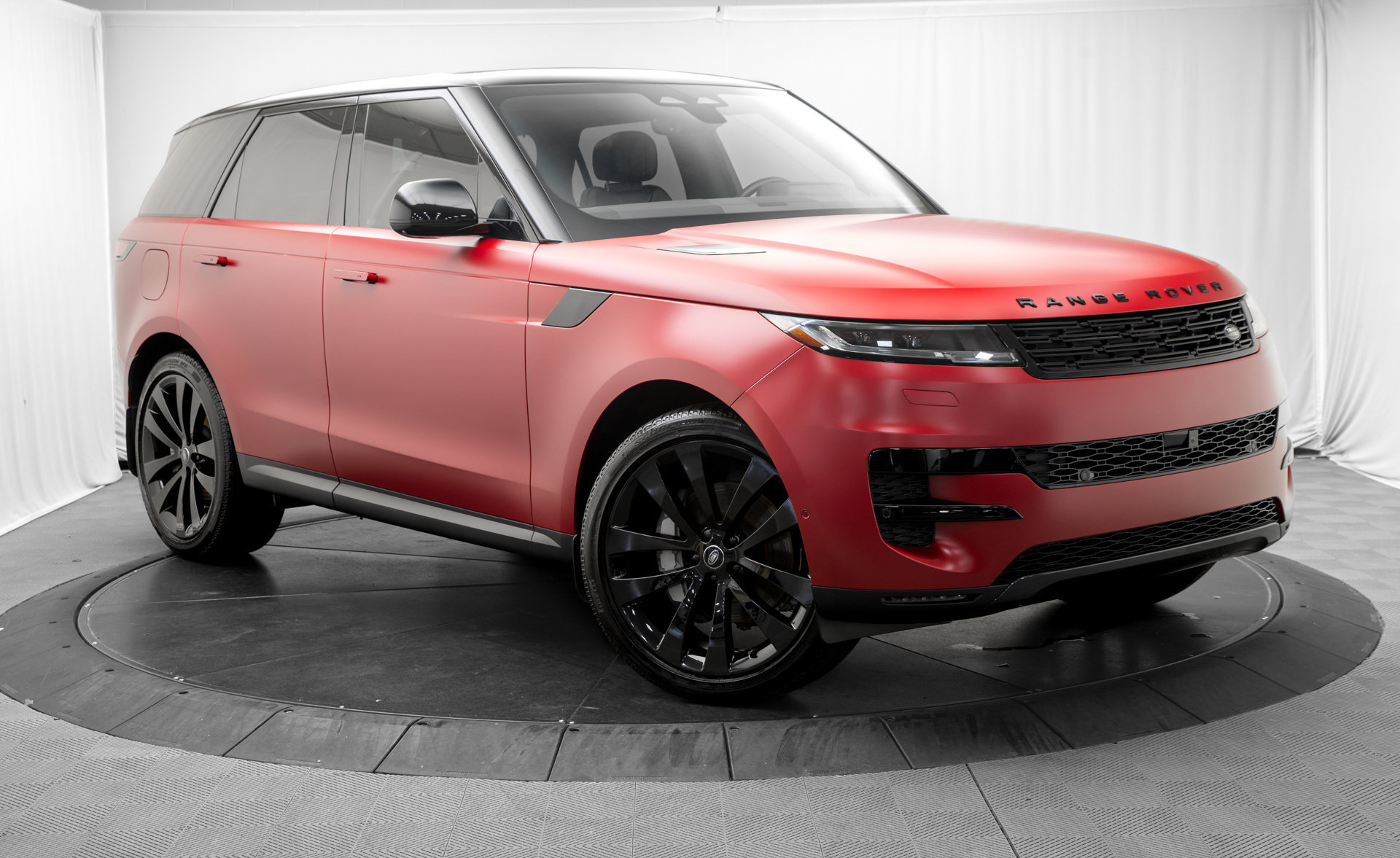 Used 2025 Land Rover Range Rover Sport SE