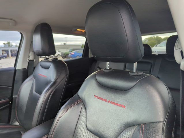 Used 2018 Jeep Compass Trailhawk w/ Leather Interior Group AWD/4WD image 25