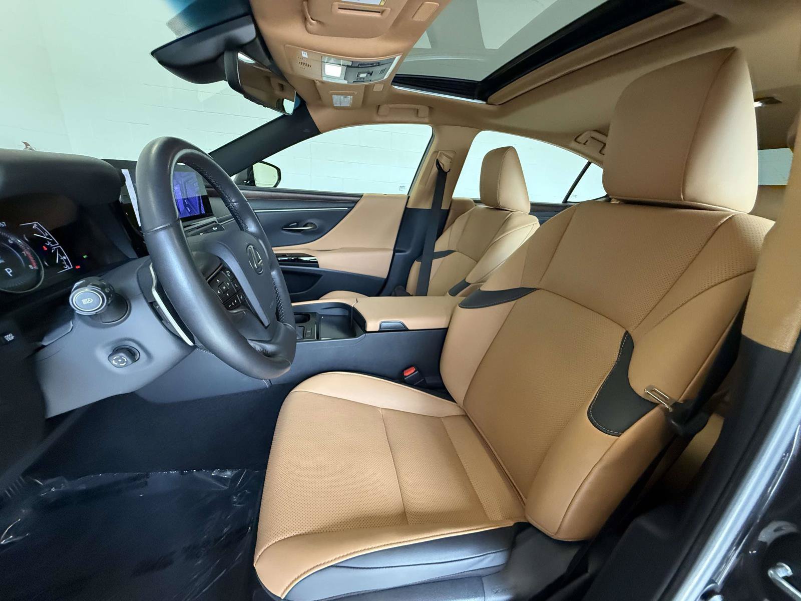 Certified 2024 Lexus ES 350 w/ Premium Package FWD image 2