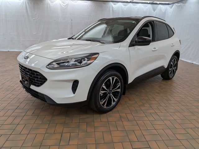 Certified 2022 Ford Escape SE w/ SE Sport Appearance Package AWD/4WD image 3